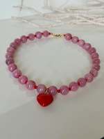 Collier ras de cou en perles de calcédoine violette d'été, fait main, de qualité supérieure, vente en gros, bijoux personnalisés, minimaliste, avec un charme en forme de cœur rouge