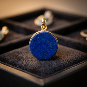 Pendentif ovale en lapis-lazuli de qualité supérieure, plaqué or, fait main, cristal de guérison bleu, bijoux vintage unisexe, naturel du Rajasthan - Product Image 4