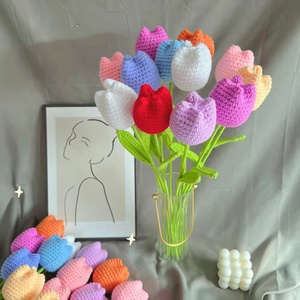 Idée cadeau créative personnalisée en gros 2025, fleurs de tulipe en laine crochetées à la main pour la fête des mères - Product Image 6
