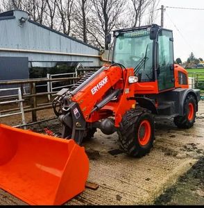 Cargadora de Ruedas Telescópica de 2.5 Toneladas ER2500T, Cargadora Frontal Compacta para Uso Agrícola y de Construcción - Product Image 5