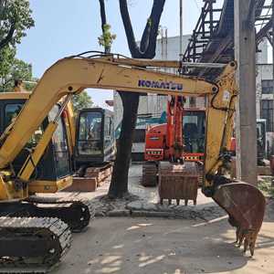 Excavadora Komatsu PC60 de 6 Toneladas de Segunda Mano, Lista para Enviar, de Alta Calidad, con Bomba y Motor, Económica, en Oferta - Product Image 2