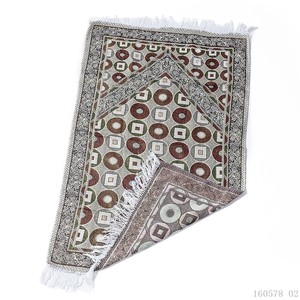 Alfombra de Oración Musulmana OEM Janamaz, Patrones Cuadrados y Redondos, Plegable, Apta para Uso Doméstico, Disponible para Dropshipping/Venta al Por Mayor - Product Image 2