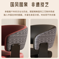 Nouvelle chaise de salle à manger de luxe pour usage domestique. Chaise à dossier haut de gamme de style italien. Chaise de salle à manger en cuir confortable et durable