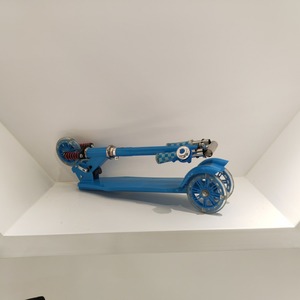 Patinete para niños con ruedas LED, altura ajustable, para niños de 3 años en adelante, color azul - Product Image 3