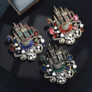 Broche de diseño de castillo hermoso y lujoso de estilo barroco para hombres y mujeres, accesorios de joyería, regalo sorpresa para parejas en bodas, fiestas y días festivos - Product Image 1
