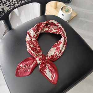 Nouveau châle en polyester à imprimé numérique version coréenne pour femme, style sophistiqué, 70 cm, polyvalent, décontracté, carré, pour voyage, photo, décoratif, vente en gros - Product Image 5