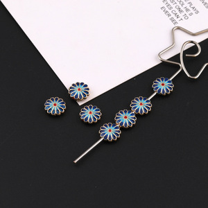 จี้รูปดอกไม้เคลือบสี ขนาด 12 มม. ทำจากโลหะผสมสังกะสี สำหรับทำเครื่องประดับ DIY เช่น สร้อยข้อมือ สร้อยคอ จี้แฟชั่นสำหรับทุกเพศ - Product Image 1