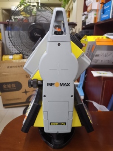 Station totale robotisée Geomax Zoom35 à prix abordable avec grossissement 30x - Product Image 1