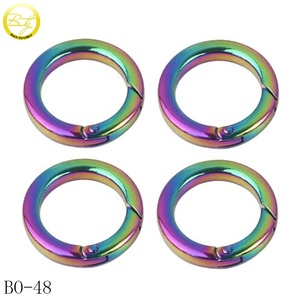 Toptan tasarımcı çantaları marka açık o toka üçgen şekli cüzdan aksesuar gökkuşağı metal anahtarlıklar - Product Image 4