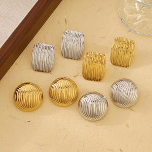 ต่างหูแฟชั่นสไตล์คลาสสิกไม่ทำให้เสื่อมเสียกันน้ำทำจากสแตนเลสสตีลทรงสี่เหลี่ยม - Product Image 1