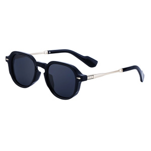 Gafas de Sol Cuadradas Negras Personalizadas para Mujer, Protección UV400, Lentes de PC, Estilo Instagram, Moda Urbana para Exteriores - Product Image 1