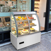 Vitrine Réfrigérée Professionnelle Élégante à Température Unique avec Verre Courbé pour Pâtisseries, Boulangeries et Desserts