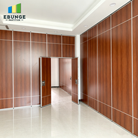 Cloison mobile avec porte traversante, mur acoustique amovible pour salle de conférence d'hôtel