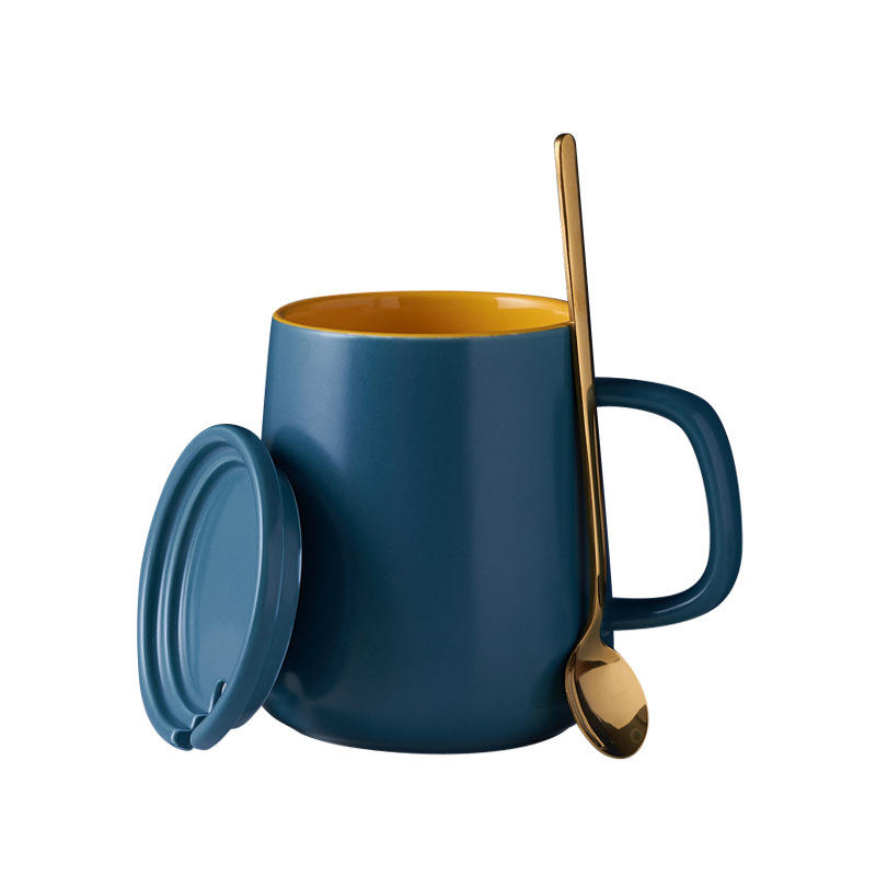 Blue and yellow color-blocked cup with lid and spoon