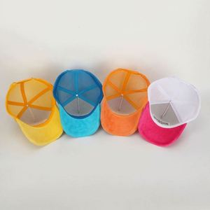 Casquette Trucker en Velours à 5 Panneaux Personnalisée avec Logo Brodé de Haute Qualité, Visière Courbée, Casquette Snapback en Maille Tendance - Product Image 3