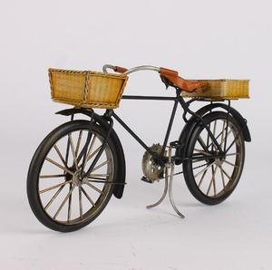 <span class=keywords><strong>Pezzi</strong></span> artigianali di fusione di metallo Vintage decorano un modello di <span class=keywords><strong>auto</strong></span> di grande difesa - Product Image 2