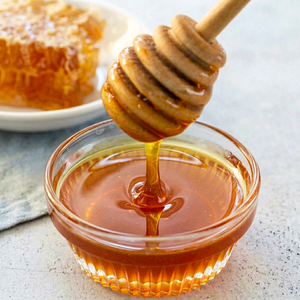 Miel liquide pur naturel de qualité supérieure - Miel d'ambre doré biologique brut en vrac pour la vente en gros, la pâtisserie et les boissons - Product Image 1