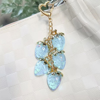 Porte-clés Charme Fraise Mignonne en Grappe, Pendentif Fruit en Résine Aurore, Chaîne Dorée, Anneau de Sac, Accessoires Coquette Y2K, Vente en Gros