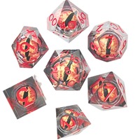 Penjualan paling laris 16mm polihedron RPG Set dadu DND bentuk kustom Resin inti cair dengan mata naga yang dapat bergerak untuk permainan papan