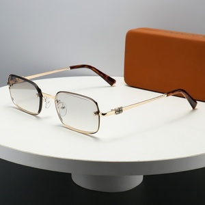 Gafas de Sol Rectangulares con Marco Pequeño Estilo Punk Metal, <span class=keywords><strong>Lentes</strong></span> UV400, Cómodas, Personalizadas, Moda Transfronteriza - Product Image 4