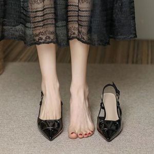 Chaussures de mariée à talon bas style français pour <span class=keywords><strong>femme</strong></span>, <span class=keywords><strong>grande</strong></span> <span class=keywords><strong>taille</strong></span>, mode 2024, couleur nude, à rayures, à bout pointu, style stiletto - Product Image 3