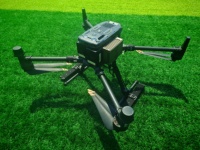 Système de drone fixe Matrice 350 pour l'éclairage de chantier, les urgences et les opérations de sauvetage