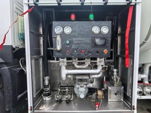 Camion-citerne à carburant aérien Sinotruk HOWO 18000L 20CBM pour avions Jet A1 – Approvisionnement direct usine - Product Image 3