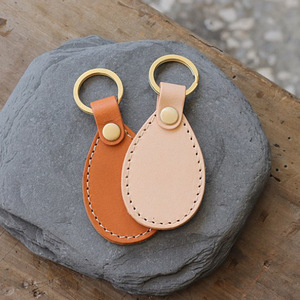 Stylish and creative PU <b>leather</b> <b>keychains</b>, various shapes car bag pendants, Korean style minimalist gift <b>keychains</b>. - Product Image 2