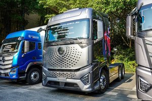 Fabrika doğrudan satış yeni Foton Daimler Auman Galaxy 680Hp 6x4 AMT traktör kamyon büyük envanter ile - Product Image 2