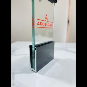 Sistema de barandilla de vidrio de canal de caja continua Montaje superior Aluminio 120X60 Sistema de barandilla de zapata Akos de canal de caja continua - Product Image 2