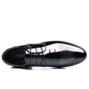 Logo personalizzato uomini nuovi stili <span class=keywords><strong>in</strong></span> <span class=keywords><strong>pelle</strong></span> sintetica <span class=keywords><strong>abiti</strong></span> Casual formale uomo nero per festa di nozze scarpe <span class=keywords><strong>da</strong></span> ufficio 38-48 scarpe <span class=keywords><strong>da</strong></span> ufficio - Product Image 4