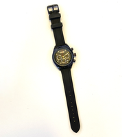 Montre personnalisable à bracelet en caoutchouc noir de mode sportive pour hommes avec affichage de la date montre à quartz multi-fuseaux horaires pour hommes