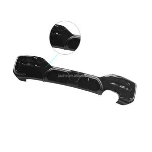 Diffusore Posteriore ABS con Doppia Uscita Laterale per BMW Serie 1 <span class=keywords><strong>F20</strong></span> M Sport M135i M140i <span class=keywords><strong>2015</strong></span>-2018, Nero Lucido Effetto Carbonio - Product Image 4