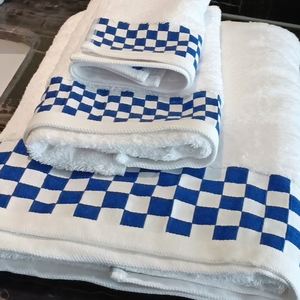 Ensemble de serviettes de bain/visage/mains en coton blanc bio personnalisées pour hôtel - Product Image 4