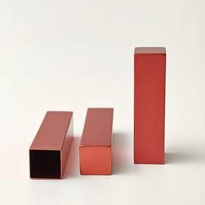 ภาชนะบรรจุเครื่องสำอางหลอดอลูมิเนียมและฝาปิดอลูมิเนียมหลอดลิปสติกทรงสี่เหลี่ยมอลูมิเนียมสีแดงสั่งทำจากโรงงาน - Product Image 1