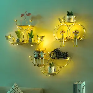 Estante de hierro para colgar en la pared, estante decorativo de estilo nórdico con luz LED creativa para dormitorio y sala de estar