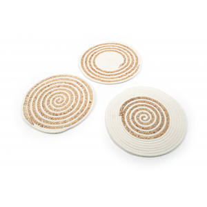 MANTOLES INDIVIDUALES DE CUERDA NATURAL, DIAM. 33 CM, CON DECORACIONES SURTIDAS - Product Image 1