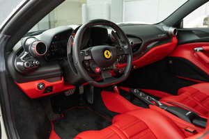 Ferrari F8 Tributo Decappottabile Sportiva Usata - Modello 2024 - IN VENDITA - Product Image 4