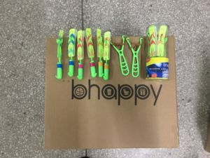 Luci LED volano razzo giocattolo Set per bambini 6 razzi e 2 fionde struttura divertimento all'aperto - Product Image 6