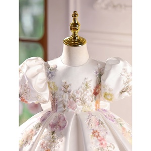 Abito da Principessa per Bambine con Ricami Floreali e Maniche a Sbuffo per Spettacoli di Pianoforte, Feste ed Eventi Nuziali - Product Image 3