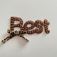 Vente en gros usine : Applique perlée à la main avec patch lettre 'best' tendance pour vêtements