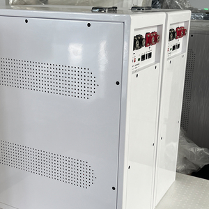 Caja de baterías de fosfato de hierro y litio vertical CEG 51.2V, caja prismática LiFePO4 para sistema de energía solar doméstico - Product Image 2