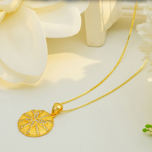 จี้รูปเหรียญผีเสื้อทองคำแท้ 14K ประดับเพชรแล็บลายดอกไม้ ได้รับการรับรองจาก IGI/GIA ดีไซน์หรูหราสำหรับใช้ในชีวิตประจำวัน พร้อมอักษรย่อและจี้รูปพระจันทร์ ความใสระดับ VS - Product Image 3