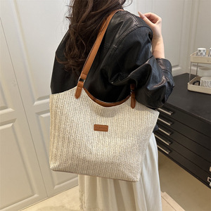 2025 nuevo bolso de playa para mujer, bandolera de mensajero de paja tejida a la moda, bolso de mano de paja para mujer - Product Image 4