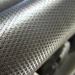Grille en métal tissé extensible en acier inoxydable sur mesure pour cache-haut-parleur et clôture agricole avec services de pliage/soudage - Product Image 1