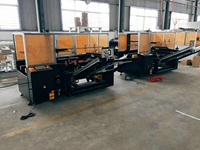 Machine à former des boîtes/étuis/cartons ondulés et robot de pose