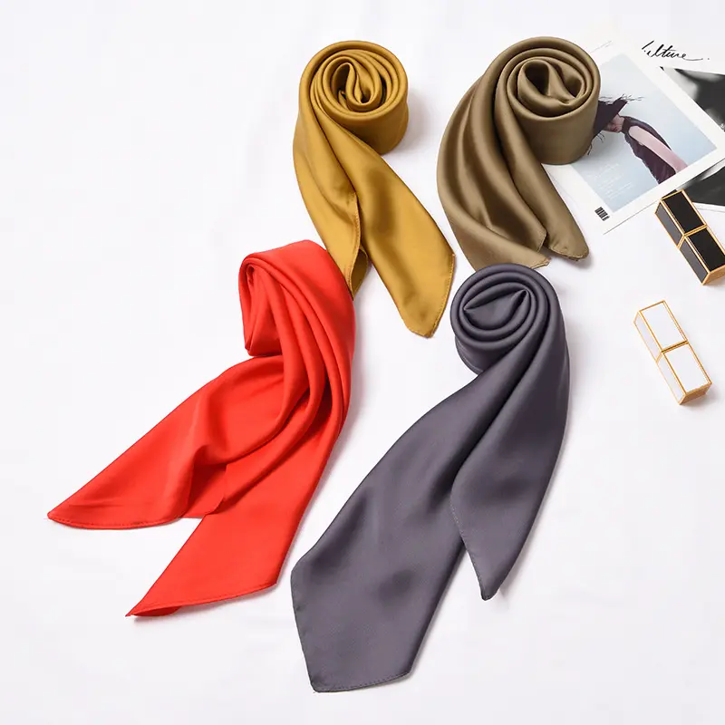 Venta caliente diseño personalizado mujeres cuadrado de seda bufanda 70x70cm