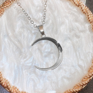 Collar con Colgante de Luna Creciente para Mujer, Joyería Minimalista de Moda - Product Image 2