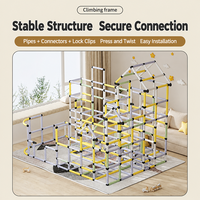 Centre d'activités intérieur avec équipement de jeu sensoriel, structure d'escalade modulaire, parcours d'obstacles pour l'entraînement à l'équilibre, aire de jeux