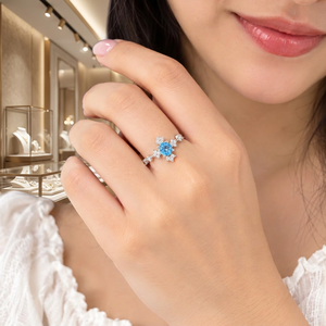 Bague de fiançailles minimaliste en argent avec motif pour amoureux de topaze bleue élégante pour femmes - Product Image 2